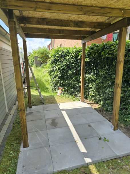 Fahrradunterstand und Pflasterarbeiten